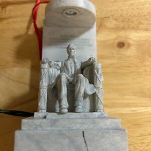 1997 Hallmark The Lincoln Memorial Ornament